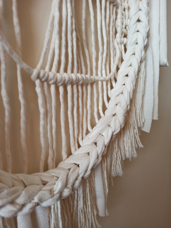 PUREZA - Tapiz de macramé de 95 % cuerda de algodón reciclado y tela, 67 cm alto (90 hasta el colgador), 58 cm ancho, 4 cm hondo